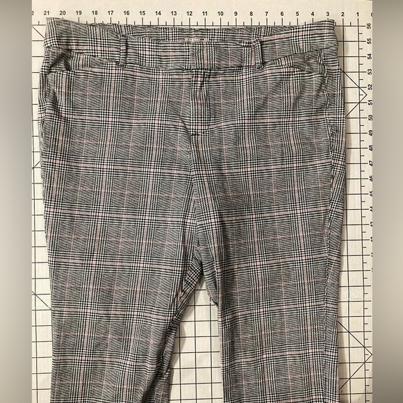 Old Navy Women’s Size 16 Black/White/Pink Pixie Ankle Pants - Picture 3 of 8